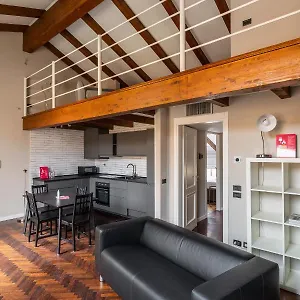 wooden-design-apartment-by-wonderful-italy.emilia-romagnahotels.net/